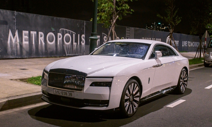 Xe siêu sang Rolls-Royce giá 18 tỷ của Minh Nhựa gắn biển số giá 270 triệu