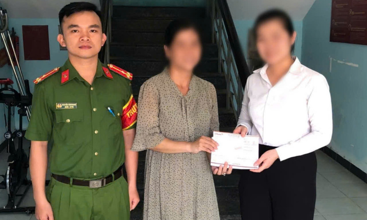 Người phụ nữ ở Khánh Hòa nhận lại 300 triệu đồng chuyển nhầm