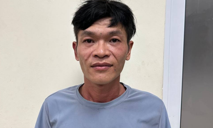 Khởi tố kẻ lừa 'con mồi' hỏng xe để cướp điện thoại