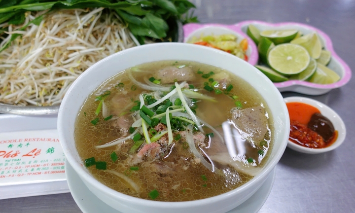 Cầm 100 nghìn thưởng thức phở Lệ 2 năm liên tiếp được Michelin đề xuất