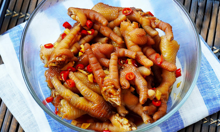 Cách làm chân gà ngâm tương lạ miệng