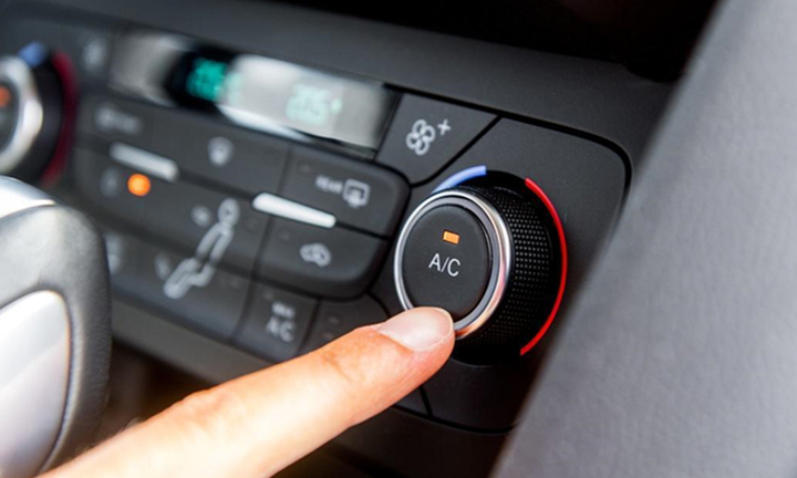 Khi khởi động xe nên tắt hay bật điều hòa?
