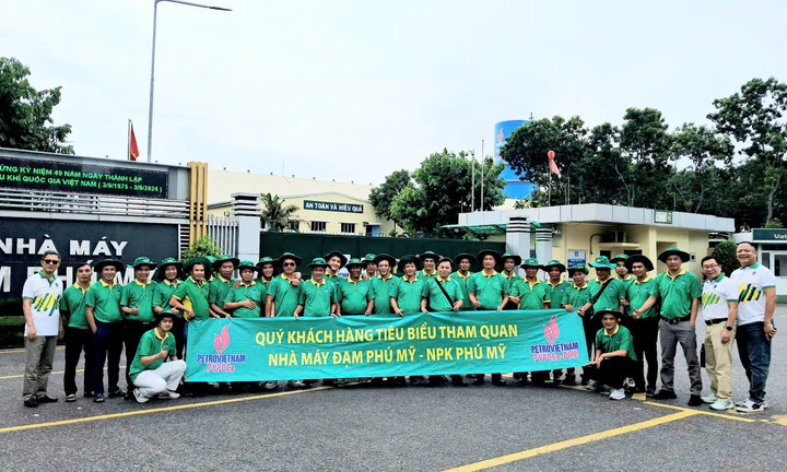 Khách hàng khám phá quy trình sản xuất tại Nhà máy Đạm Phú Mỹ