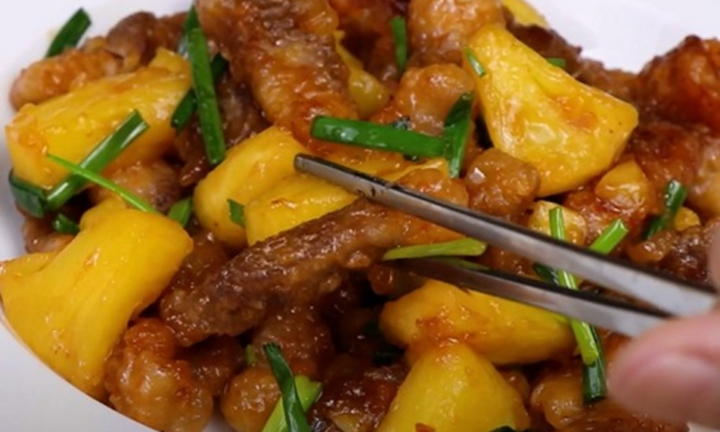 Cách làm thịt lợn xào dứa chua ngọt siêu ngon