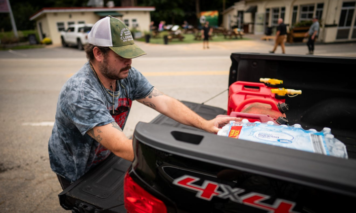 Bão Helene tan đã lâu, người Mỹ vẫn phải chờ nước sạch cả tháng trời