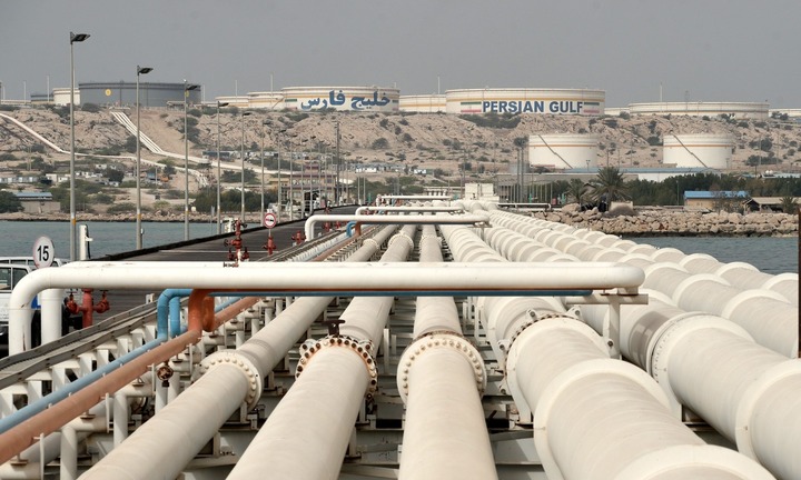 Israel tấn công vào cơ sở dầu mỏ của Iran sẽ đẩy giá dầu lên trên 100 USD/thùng