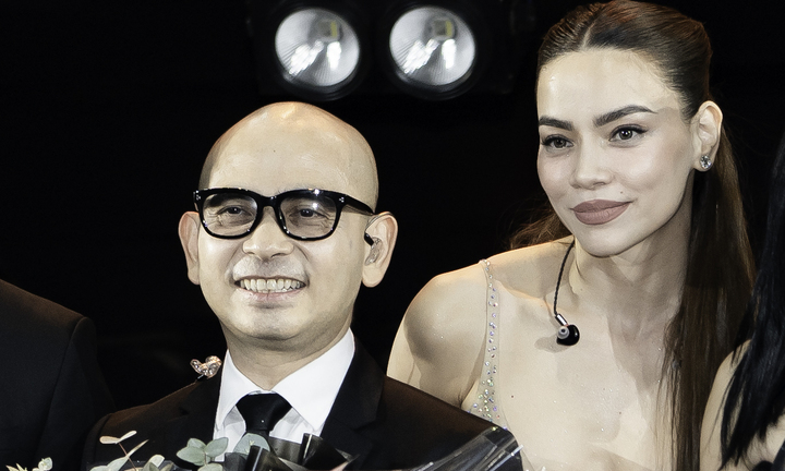 Đức Trí ôm Hồ Ngọc Hà, tiết lộ từng 'suy' vì tình cũ sau chia tay