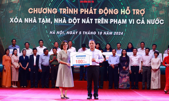 Agribank hỗ trợ 100 tỷ đồng cho chương trình xóa nhà tạm
