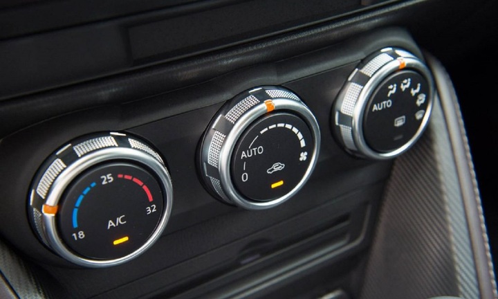 Xe tự động chuyển lấy gió ngoài là lỗi gì?