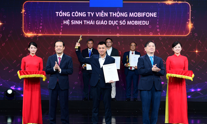 mobiEdu được vinh danh là sản phẩm chuyển đổi số tiêu biểu 2024