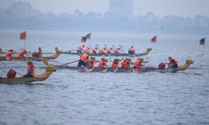 800 người tham dự giải Bơi chải thuyền rồng lớn nhất từ trước đến nay ở Hồ Tây