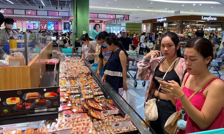 'Ông lớn' ngành bán lẻ: Người lầm lũi tiến lên, kẻ âm thầm lui bước