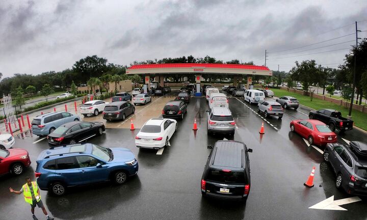 Mỹ: Siêu bão tiếp tục tấn công bang Florida, đường cao tốc chật kín người di tản