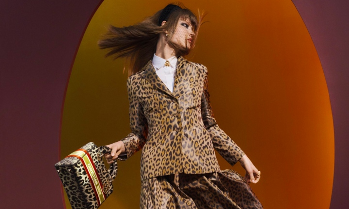 Đẳng cấp hơn trong mùa thu này khi diện trang phục họa tiết da báo