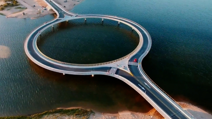 Vì sao Uruguay lại xây cầu hình tròn vượt biển? 