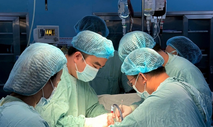 Kích hoạt báo động đỏ, cứu nam bệnh nhân bị vỡ tim do tai nạn giao thông