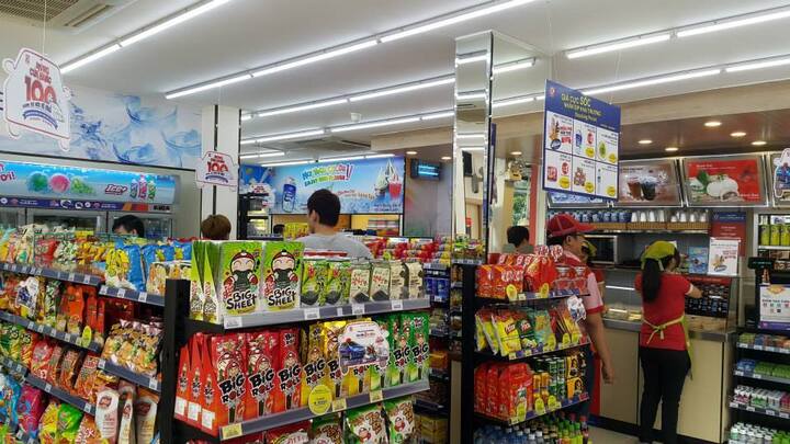 Cuộc đua 'ai lỗ nhiều nhất' của chuỗi cửa hàng tiện lợi nước ngoài ở Việt Nam