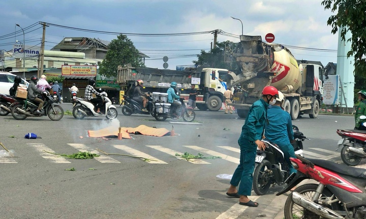 Va chạm với xe bồn trộn bê tông, 2 nữ sinh ở TP.HCM tử vong thương tâm
