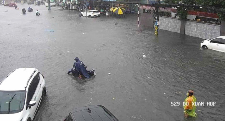 Trận mưa ngày 8/10 vượt khả năng chịu đựng của hệ thống thoát nước của TP.HCM