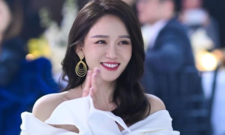 Sao Hoa ngữ 10/10: Trần Kiều Ân đáp trả tin đồn sinh con ở tuổi 45