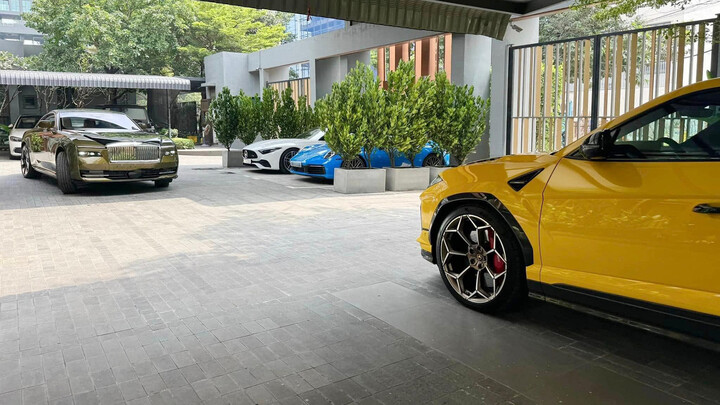 Lộ diện dàn siêu xe trị giá 60 tỷ của đại gia Sài Gòn, có xe giống của Minh Nhựa