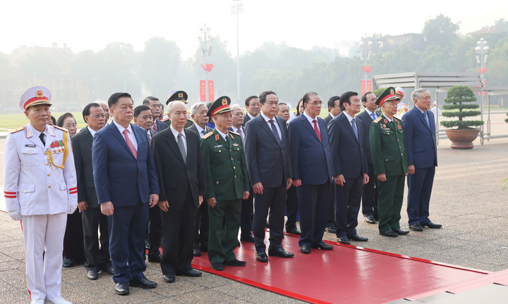 Lãnh đạo Đảng, Nhà nước vào Lăng viếng Chủ tịch Hồ Chí Minh và Anh hùng liệt sỹ