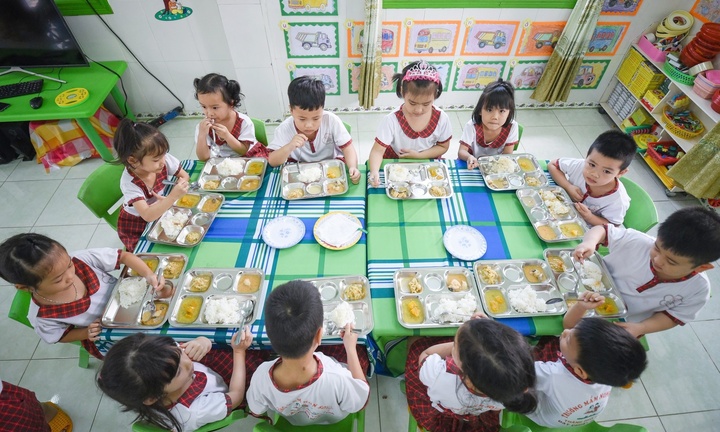 Trẻ em Việt Nam đang phải đối mặt với 3 gánh nặng về dinh dưỡng