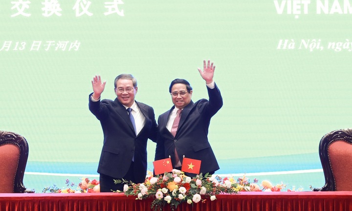 Thủ tướng Việt Nam và Trung Quốc chứng kiến trao các văn kiện hợp tác