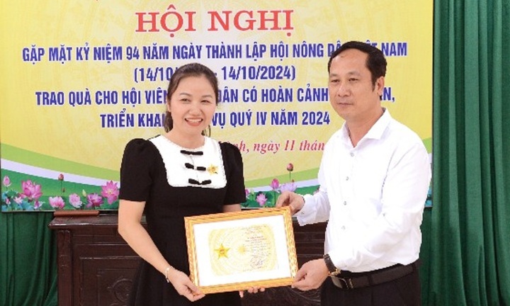 Thị xã Thuận Thành: Hội nông dân trao quà cho hội viên có hoàn cảnh khó khăn