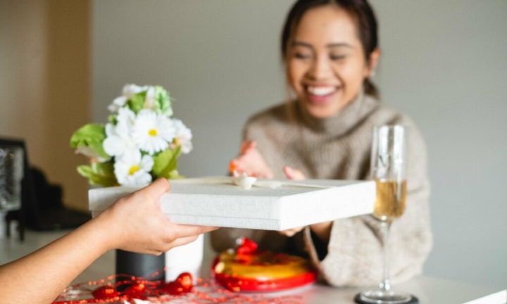 Quà tặng mẹ, vợ, người yêu ý nghĩa dịp 20/10