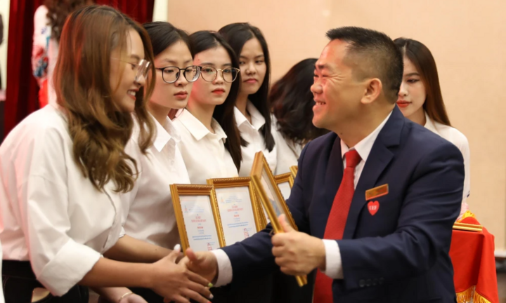 Sinh viên tại chức có thể được cấp học bổng như hệ chính quy