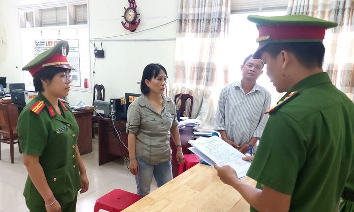 Bắt người phụ nữ ngang nhiên bán đất công, chiếm đoạt tiền