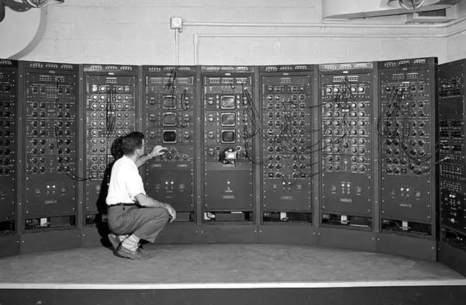 Quá trình thu nhỏ kích cỡ ngoạn mục của máy tính