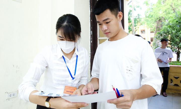 Đề minh hoạ môn Vật lý thi tốt nghiệp THPT 2025