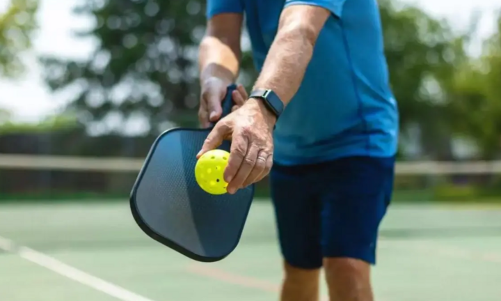 Cách giao bóng pickleball chuẩn kỹ thuật