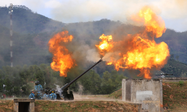 Vào trận địa pháo phòng không, tên lửa trước giờ khai hỏa diễn tập bắn đạn thật