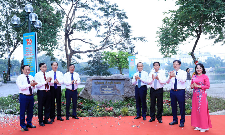 Hà Nội khánh thành vườn hoa hồ Thiền Quang