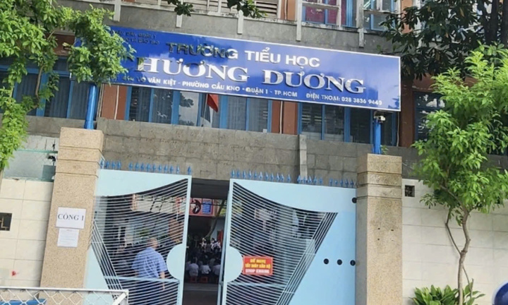 Kỷ luật cảnh cáo giáo viên xin phụ huynh hỗ trợ máy tính