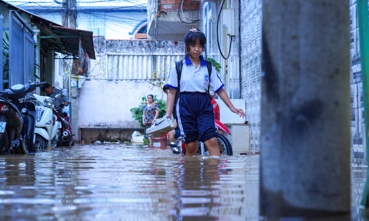 Dự báo thời tiết TP.HCM ngày 19/10: Cảnh báo ngập do mưa lớn kết hợp triều cường