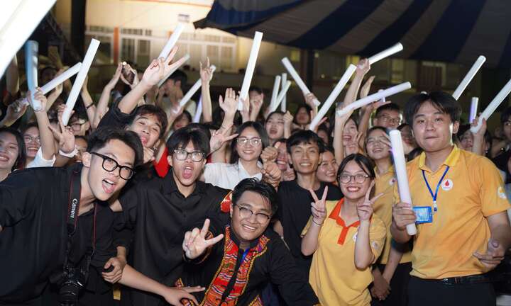 Bùng nổ đêm nhạc chào tân sinh viên Đại học Lao động - Xã hội