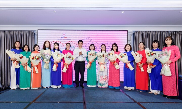 Phụ nữ EVNSPC 'Giỏi việc nước, đảm việc nhà'
