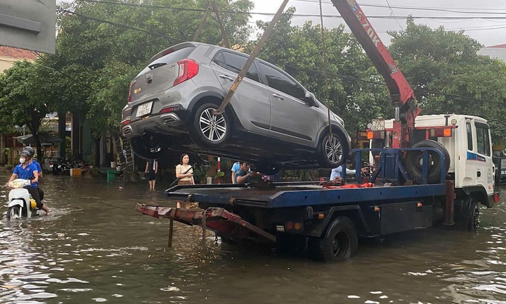 Miền Trung mưa trắng trời, nhiều đô thị ngập cục bộ