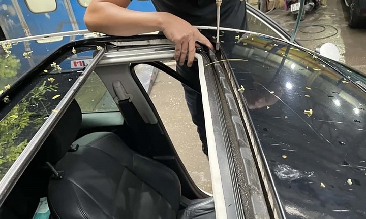 Mẹo chăm sóc cửa sổ trời tránh dột nước