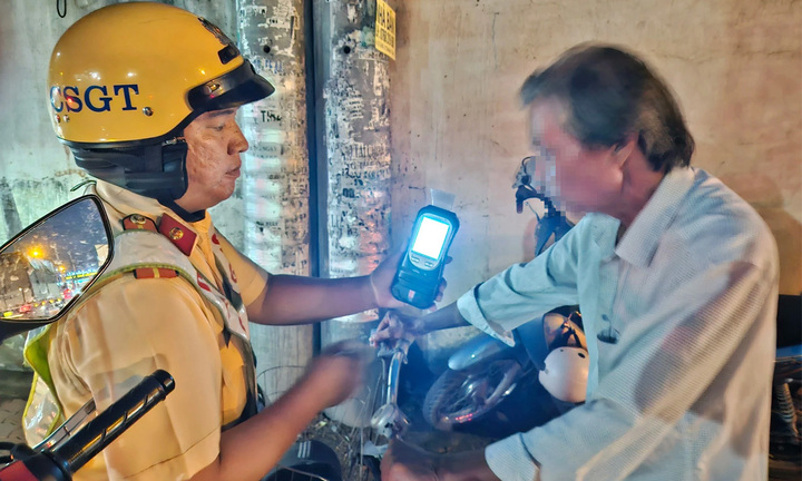 Đi xe đạp vi phạm nồng độ cồn kịch khung bị phạt bao nhiêu tiền?