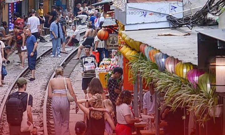 Địa điểm check - in nguy hiểm nhất nhì Hà Nội 