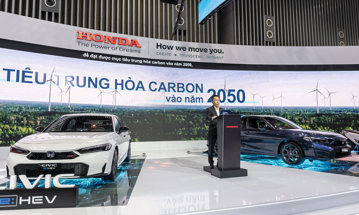 Vietnam Motor Show 2024 khai mạc, xe điện trở thành tâm điểm