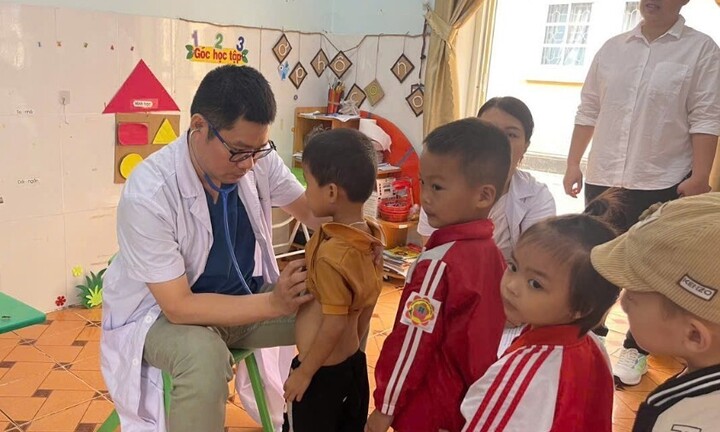 Lạng Sơn: Trên 8.800 trẻ được Bệnh viện E Hà Nội khám sàng lọc tim miễn phí