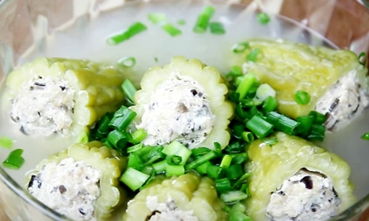 Cách nấu canh khổ qua nhồi thịt đơn giản