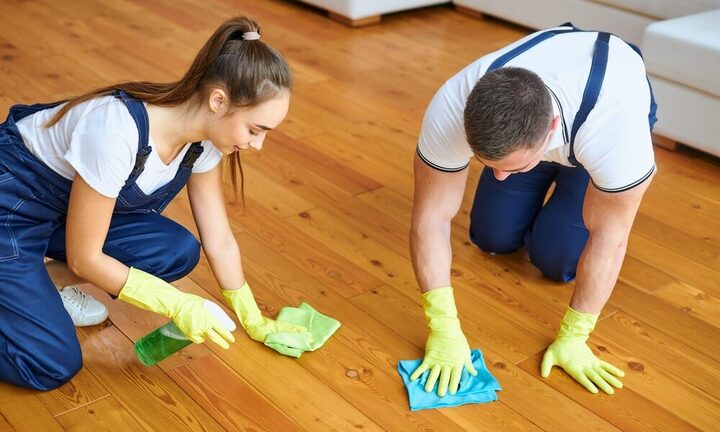 Mẹo làm sạch sàn gỗ nhanh và hiệu quả