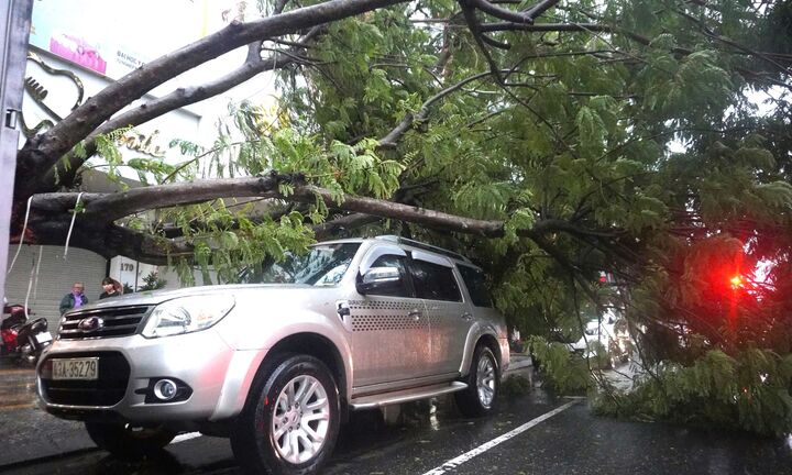 Bão Trami áp sát đất liền, Đà Nẵng điều xe thiết giáp sẵn sàng ứng cứu